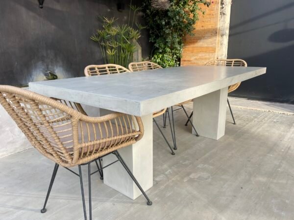 Table béton ciré double socle sur mesure
