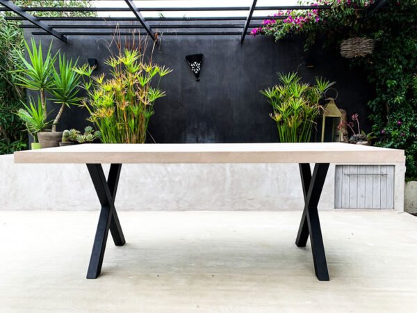 Table béton ciré sur mesure - plateau béton ciré - pieds métal ou bois - L’atelier Place est spécialisé dans la réalisation de mobilier d’intérieur sur mesure en béton ciré L’atelier Place est spécialisé dans la réalisation de mobilier d’intérieur sur mesure en béton ciré. Table béton ciré entièrement réalisée à la main et personnalisable. Table béton ciré sur mesure - plateau béton ciré - pieds métal ou bois- L’atelier Place est spécialisé dans la réalisation de mobilier d’intérieur sur mesure en béton ciré : table , table basse , meuble tv , desserte … C’est Innovant ! Grâce à la mise au point d’un concept innovant aussi bien dans la matière que dans la structure, les meubles béton ciré sont léger et facile d’entretien - Du choix ! Décliné dans une multitude de couleurs, de formes et de dimensions, le design est épuré et élégant, il répondra à toutes les attentes et les exigences de décorations - Unique ! Le rendu de la matière confère un aspect unique à chaque meuble. La vaste gamme de piètements proposés est personnalisable et les dimensions infinies pour personnaliser son meuble - Handmade ! Tous les meubles sont conçus et réalisés à la main de la tête aux pieds .Fabriqué sous 10 jours puis expédiés dans toute la France . Le béton ciré est un matériau moderne et esthétique qui combine l’apparence du béton avec une finition lisse et brillante. Il est souvent utilisé pour les revêtements de sols, murs, meubles, et même les plans de travail en raison de son aspect contemporain et de ses propriétés pratiques. Le béton ciré est apprécié pour sa résistance, sa durabilité et sa facilité d’entretien. Il est composé de béton, de pigments, de résines et d’autres additifs qui permettent de créer une finition lisse et uniforme BETON CIRE - TABLE -TABLE A DINER - TABLE SUR MESURE – TABLE BETON CIRE - TABLE REUNION - TABLE BASSE SUR MESURE – TABLE - BASSE BETON CIRE - TABLE BASSE – MEUBLE - MOBILIER SUR MESURE - MOBILIER BETON CIRE - FAIT MAIN – HANDMADE - PIEDS TABLE – PIEDS METAL - ILOT CENTRAL – BUREAU – SALON - SUR MESURE – DECORATION - DESIGN – MEUBLE - TABLE DE DINER – CUISINE – COMPTEMPORAIN - BOHEME CHIC - table béton ciré sur mesure - table fait main - table à diner - table repas - table salle à manger