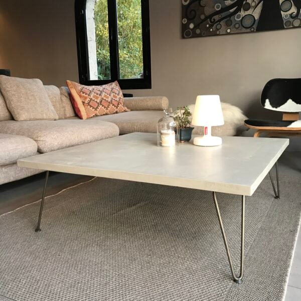 Table béton ciré sur mesure - plateau béton ciré - pieds métal ou bois - L’atelier Place est spécialisé dans la réalisation de mobilier d’intérieur sur mesure en béton ciré L’atelier Place est spécialisé dans la réalisation de mobilier d’intérieur sur mesure en béton ciré. Table béton ciré entièrement réalisée à la main et personnalisable. Table béton ciré sur mesure - plateau béton ciré - pieds métal ou bois- L’atelier Place est spécialisé dans la réalisation de mobilier d’intérieur sur mesure en béton ciré : table , table basse , meuble tv , desserte … C’est Innovant ! Grâce à la mise au point d’un concept innovant aussi bien dans la matière que dans la structure, les meubles béton ciré sont léger et facile d’entretien - Du choix ! Décliné dans une multitude de couleurs, de formes et de dimensions, le design est épuré et élégant, il répondra à toutes les attentes et les exigences de décorations - Unique ! Le rendu de la matière confère un aspect unique à chaque meuble. La vaste gamme de piètements proposés est personnalisable et les dimensions infinies pour personnaliser son meuble - Handmade ! Tous les meubles sont conçus et réalisés à la main de la tête aux pieds .Fabriqué sous 10 jours puis expédiés dans toute la France . Le béton ciré est un matériau moderne et esthétique qui combine l’apparence du béton avec une finition lisse et brillante. Il est souvent utilisé pour les revêtements de sols, murs, meubles, et même les plans de travail en raison de son aspect contemporain et de ses propriétés pratiques. Le béton ciré est apprécié pour sa résistance, sa durabilité et sa facilité d’entretien. Il est composé de béton, de pigments, de résines et d’autres additifs qui permettent de créer une finition lisse et uniforme BETON CIRE - TABLE -TABLE A DINER - TABLE SUR MESURE – TABLE BETON CIRE - TABLE REUNION - TABLE BASSE SUR MESURE – TABLE - BASSE BETON CIRE - TABLE BASSE – MEUBLE - MOBILIER SUR MESURE - MOBILIER BETON CIRE - FAIT MAIN – HANDMADE - PIEDS TABLE – PIEDS METAL - ILOT CENTRAL – BUREAU – SALON - SUR MESURE – DECORATION - DESIGN – MEUBLE - TABLE DE DINER – CUISINE – COMPTEMPORAIN - BOHEME CHIC - table béton ciré sur mesure - table fait main - table à diner - table repas - table salle à manger