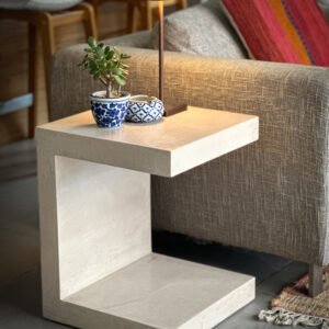 L’atelier Place est spécialisé dans la réalisation de mobilier d’intérieur sur mesure en béton ciré. Table basse béton ciré entièrement réalisée à la main et personnalisable. Table basse béton ciré sur mesure - plateau béton ciré - pieds métal ou bois- : table , table basse , meuble tv , desserte … C’est Innovant ! Grâce à la mise au point d’un concept innovant aussi bien dans la matière que dans la structure, les meubles béton ciré sont léger et facile d’entretien - Du choix ! Décliné dans une multitude de couleurs, de formes et de dimensions, le design est épuré et élégant, il répondra à toutes les attentes et les exigences de décorations - Unique ! Le rendu de la matière confère un aspect unique à chaque meuble. La vaste gamme de piètements proposés est personnalisable et les dimensions infinies pour personnaliser son meuble - Handmade ! Tous les meubles sont conçus et réalisés à la main de la tête aux pieds .Fabriqué sous 10 jours puis expédiés dans toute la France . Le béton ciré est un matériau moderne et esthétique qui combine l’apparence du béton avec une finition lisse et brillante. Il est souvent utilisé pour les revêtements de sols, murs, meubles, et même les plans de travail en raison de son aspect contemporain et de ses propriétés pratiques. Le béton ciré est apprécié pour sa résistance, sa durabilité et sa facilité d’entretien. Il est composé de béton, de pigments, de résines et d’autres additifs qui permettent de créer une finition lisse et uniforme BETON CIRE - TABLE -TABLE A DINER - TABLE SUR MESURE – TABLE BETON CIRE - TABLE REUNION - TABLE BASSE SUR MESURE – TABLE - BASSE BETON CIRE - TABLE BASSE – MEUBLE - MOBILIER SUR MESURE - MOBILIER BETON CIRE - FAIT MAIN – HANDMADE - PIEDS TABLE – PIEDS METAL - ILOT CENTRAL – BUREAU – SALON - SUR MESURE – DECORATION - DESIGN – MEUBLE - TABLE DE DINER – CUISINE – COMPTEMPORAIN - BOHEME CHIC - table béton ciré sur mesure - table fait main - table à diner - table repas - table salle à manger