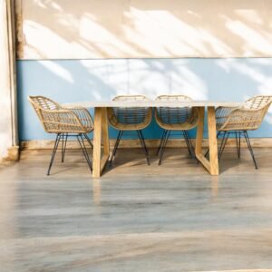 Table béton ciré sur mesure - plateau béton ciré - pieds métal ou bois - L’atelier Place est spécialisé dans la réalisation de mobilier d’intérieur sur mesure en béton ciré L’atelier Place est spécialisé dans la réalisation de mobilier d’intérieur sur mesure en béton ciré. Table béton ciré entièrement réalisée à la main et personnalisable. Table béton ciré sur mesure - plateau béton ciré - pieds métal ou bois- L’atelier Place est spécialisé dans la réalisation de mobilier d’intérieur sur mesure en béton ciré : table , table basse , meuble tv , desserte … C’est Innovant ! Grâce à la mise au point d’un concept innovant aussi bien dans la matière que dans la structure, les meubles béton ciré sont léger et facile d’entretien - Du choix ! Décliné dans une multitude de couleurs, de formes et de dimensions, le design est épuré et élégant, il répondra à toutes les attentes et les exigences de décorations - Unique ! Le rendu de la matière confère un aspect unique à chaque meuble. La vaste gamme de piètements proposés est personnalisable et les dimensions infinies pour personnaliser son meuble - Handmade ! Tous les meubles sont conçus et réalisés à la main de la tête aux pieds .Fabriqué sous 10 jours puis expédiés dans toute la France . Le béton ciré est un matériau moderne et esthétique qui combine l’apparence du béton avec une finition lisse et brillante. Il est souvent utilisé pour les revêtements de sols, murs, meubles, et même les plans de travail en raison de son aspect contemporain et de ses propriétés pratiques. Le béton ciré est apprécié pour sa résistance, sa durabilité et sa facilité d’entretien. Il est composé de béton, de pigments, de résines et d’autres additifs qui permettent de créer une finition lisse et uniforme BETON CIRE - TABLE -TABLE A DINER - TABLE SUR MESURE – TABLE BETON CIRE - TABLE REUNION - TABLE BASSE SUR MESURE – TABLE - BASSE BETON CIRE - TABLE BASSE – MEUBLE - MOBILIER SUR MESURE - MOBILIER BETON CIRE - FAIT MAIN – HANDMADE - PIEDS TABLE – PIEDS METAL - ILOT CENTRAL – BUREAU – SALON - SUR MESURE – DECORATION - DESIGN – MEUBLE - TABLE DE DINER – CUISINE – COMPTEMPORAIN - BOHEME CHIC - table béton ciré sur mesure - table fait main - table à diner - table repas - table salle à manger