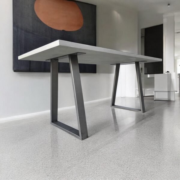 Table béton ciré sur mesure - plateau béton ciré - pieds métal ou bois - L’atelier Place est spécialisé dans la réalisation de mobilier d’intérieur sur mesure en béton ciré L’atelier Place est spécialisé dans la réalisation de mobilier d’intérieur sur mesure en béton ciré. Table béton ciré entièrement réalisée à la main et personnalisable. Table béton ciré sur mesure - plateau béton ciré - pieds métal ou bois- L’atelier Place est spécialisé dans la réalisation de mobilier d’intérieur sur mesure en béton ciré : table , table basse , meuble tv , desserte … C’est Innovant ! Grâce à la mise au point d’un concept innovant aussi bien dans la matière que dans la structure, les meubles béton ciré sont léger et facile d’entretien - Du choix ! Décliné dans une multitude de couleurs, de formes et de dimensions, le design est épuré et élégant, il répondra à toutes les attentes et les exigences de décorations - Unique ! Le rendu de la matière confère un aspect unique à chaque meuble. La vaste gamme de piètements proposés est personnalisable et les dimensions infinies pour personnaliser son meuble - Handmade ! Tous les meubles sont conçus et réalisés à la main de la tête aux pieds .Fabriqué sous 10 jours puis expédiés dans toute la France . Le béton ciré est un matériau moderne et esthétique qui combine l’apparence du béton avec une finition lisse et brillante. Il est souvent utilisé pour les revêtements de sols, murs, meubles, et même les plans de travail en raison de son aspect contemporain et de ses propriétés pratiques. Le béton ciré est apprécié pour sa résistance, sa durabilité et sa facilité d’entretien. Il est composé de béton, de pigments, de résines et d’autres additifs qui permettent de créer une finition lisse et uniforme BETON CIRE - TABLE -TABLE A DINER - TABLE SUR MESURE – TABLE BETON CIRE - TABLE REUNION - TABLE BASSE SUR MESURE – TABLE - BASSE BETON CIRE - TABLE BASSE – MEUBLE - MOBILIER SUR MESURE - MOBILIER BETON CIRE - FAIT MAIN – HANDMADE - PIEDS TABLE – PIEDS METAL - ILOT CENTRAL – BUREAU – SALON - SUR MESURE – DECORATION - DESIGN – MEUBLE - TABLE DE DINER – CUISINE – COMPTEMPORAIN - BOHEME CHIC - table béton ciré sur mesure - table fait main - table à diner - table repas - table salle à manger