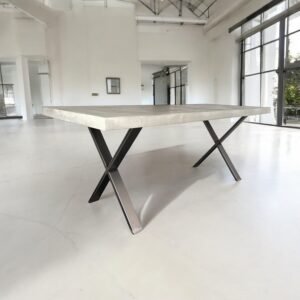 Table béton ciré sur mesure - plateau béton ciré - pieds métal ou bois - L’atelier Place est spécialisé dans la réalisation de mobilier d’intérieur sur mesure en béton ciré L’atelier Place est spécialisé dans la réalisation de mobilier d’intérieur sur mesure en béton ciré. Table béton ciré entièrement réalisée à la main et personnalisable. Table béton ciré sur mesure - plateau béton ciré - pieds métal ou bois- L’atelier Place est spécialisé dans la réalisation de mobilier d’intérieur sur mesure en béton ciré : table , table basse , meuble tv , desserte … C’est Innovant ! Grâce à la mise au point d’un concept innovant aussi bien dans la matière que dans la structure, les meubles béton ciré sont léger et facile d’entretien - Du choix ! Décliné dans une multitude de couleurs, de formes et de dimensions, le design est épuré et élégant, il répondra à toutes les attentes et les exigences de décorations - Unique ! Le rendu de la matière confère un aspect unique à chaque meuble. La vaste gamme de piètements proposés est personnalisable et les dimensions infinies pour personnaliser son meuble - Handmade ! Tous les meubles sont conçus et réalisés à la main de la tête aux pieds .Fabriqué sous 10 jours puis expédiés dans toute la France . Le béton ciré est un matériau moderne et esthétique qui combine l’apparence du béton avec une finition lisse et brillante. Il est souvent utilisé pour les revêtements de sols, murs, meubles, et même les plans de travail en raison de son aspect contemporain et de ses propriétés pratiques. Le béton ciré est apprécié pour sa résistance, sa durabilité et sa facilité d’entretien. Il est composé de béton, de pigments, de résines et d’autres additifs qui permettent de créer une finition lisse et uniforme BETON CIRE - TABLE -TABLE A DINER - TABLE SUR MESURE – TABLE BETON CIRE - TABLE REUNION - TABLE BASSE SUR MESURE – TABLE - BASSE BETON CIRE - TABLE BASSE – MEUBLE - MOBILIER SUR MESURE - MOBILIER BETON CIRE - FAIT MAIN – HANDMADE - PIEDS TABLE – PIEDS METAL - ILOT CENTRAL – BUREAU – SALON - SUR MESURE – DECORATION - DESIGN – MEUBLE - TABLE DE DINER – CUISINE – COMPTEMPORAIN - BOHEME CHIC - table béton ciré sur mesure - table fait main - table à diner - table repas - table salle à manger