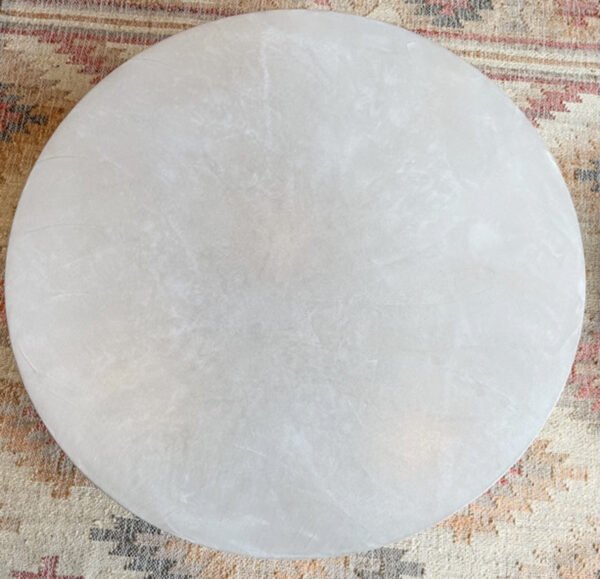 Table basse ronde béton ciré sur mesure - plateau béton ciré - pieds métal ou bois - L’atelier Place est spécialisé dans la réalisation de mobilier d’intérieur sur mesure en béton ciré L’atelier Place est spécialisé dans la réalisation de mobilier d’intérieur sur mesure en béton ciré. Table basse béton ciré entièrement réalisée à la main et personnalisable. Table basse béton ciré sur mesure - plateau béton ciré - pieds métal ou bois- : table , table basse , meuble tv , desserte … C’est Innovant ! Grâce à la mise au point d’un concept innovant aussi bien dans la matière que dans la structure, les meubles béton ciré sont léger et facile d’entretien - Du choix ! Décliné dans une multitude de couleurs, de formes et de dimensions, le design est épuré et élégant, il répondra à toutes les attentes et les exigences de décorations - Unique ! Le rendu de la matière confère un aspect unique à chaque meuble. La vaste gamme de piètements proposés est personnalisable et les dimensions infinies pour personnaliser son meuble - Handmade ! Tous les meubles sont conçus et réalisés à la main de la tête aux pieds .Fabriqué sous 10 jours puis expédiés dans toute la France . Le béton ciré est un matériau moderne et esthétique qui combine l’apparence du béton avec une finition lisse et brillante. Il est souvent utilisé pour les revêtements de sols, murs, meubles, et même les plans de travail en raison de son aspect contemporain et de ses propriétés pratiques. Le béton ciré est apprécié pour sa résistance, sa durabilité et sa facilité d’entretien. Il est composé de béton, de pigments, de résines et d’autres additifs qui permettent de créer une finition lisse et uniforme BETON CIRE - TABLE -TABLE A DINER - TABLE SUR MESURE – TABLE BETON CIRE - TABLE REUNION - TABLE BASSE SUR MESURE – TABLE - BASSE BETON CIRE - TABLE BASSE – MEUBLE - MOBILIER SUR MESURE - MOBILIER BETON CIRE - FAIT MAIN – HANDMADE - PIEDS TABLE – PIEDS METAL - ILOT CENTRAL – BUREAU – SALON - SUR MESURE – DECORATION - DESIGN – MEUBLE - TABLE DE DINER – CUISINE – COMPTEMPORAIN - BOHEME CHIC - table béton ciré sur mesure - table fait main - table à diner - table repas - table salle à manger