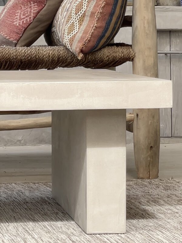 Table basse béton ciré sur mesure - plateau béton ciré - pieds métal ou bois - L’atelier Place est spécialisé dans la réalisation de mobilier d’intérieur sur mesure en béton ciré L’atelier Place est spécialisé dans la réalisation de mobilier d’intérieur sur mesure en béton ciré. Table basse béton ciré entièrement réalisée à la main et personnalisable. Table basse béton ciré sur mesure - plateau béton ciré - pieds métal ou bois- : table , table basse , meuble tv , desserte … C’est Innovant ! Grâce à la mise au point d’un concept innovant aussi bien dans la matière que dans la structure, les meubles béton ciré sont léger et facile d’entretien - Du choix ! Décliné dans une multitude de couleurs, de formes et de dimensions, le design est épuré et élégant, il répondra à toutes les attentes et les exigences de décorations - Unique ! Le rendu de la matière confère un aspect unique à chaque meuble. La vaste gamme de piètements proposés est personnalisable et les dimensions infinies pour personnaliser son meuble - Handmade ! Tous les meubles sont conçus et réalisés à la main de la tête aux pieds .Fabriqué sous 10 jours puis expédiés dans toute la France . Le béton ciré est un matériau moderne et esthétique qui combine l’apparence du béton avec une finition lisse et brillante. Il est souvent utilisé pour les revêtements de sols, murs, meubles, et même les plans de travail en raison de son aspect contemporain et de ses propriétés pratiques. Le béton ciré est apprécié pour sa résistance, sa durabilité et sa facilité d’entretien. Il est composé de béton, de pigments, de résines et d’autres additifs qui permettent de créer une finition lisse et uniforme BETON CIRE - TABLE -TABLE A DINER - TABLE SUR MESURE – TABLE BETON CIRE - TABLE REUNION - TABLE BASSE SUR MESURE – TABLE - BASSE BETON CIRE - TABLE BASSE – MEUBLE - MOBILIER SUR MESURE - MOBILIER BETON CIRE - FAIT MAIN – HANDMADE - PIEDS TABLE – PIEDS METAL - ILOT CENTRAL – BUREAU – SALON - SUR MESURE – DECORATION - DESIGN – MEUBLE - TABLE DE DINER – CUISINE – COMPTEMPORAIN - BOHEME CHIC - table béton ciré sur mesure - table fait main - table à diner - table repas - table salle à manger