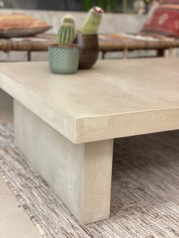 Table basse béton ciré sur mesure - plateau béton ciré - pieds métal ou bois - L’atelier Place est spécialisé dans la réalisation de mobilier d’intérieur sur mesure en béton ciré L’atelier Place est spécialisé dans la réalisation de mobilier d’intérieur sur mesure en béton ciré. Table basse béton ciré entièrement réalisée à la main et personnalisable. Table basse béton ciré sur mesure - plateau béton ciré - pieds métal ou bois- : table , table basse , meuble tv , desserte … C’est Innovant ! Grâce à la mise au point d’un concept innovant aussi bien dans la matière que dans la structure, les meubles béton ciré sont léger et facile d’entretien - Du choix ! Décliné dans une multitude de couleurs, de formes et de dimensions, le design est épuré et élégant, il répondra à toutes les attentes et les exigences de décorations - Unique ! Le rendu de la matière confère un aspect unique à chaque meuble. La vaste gamme de piètements proposés est personnalisable et les dimensions infinies pour personnaliser son meuble - Handmade ! Tous les meubles sont conçus et réalisés à la main de la tête aux pieds .Fabriqué sous 10 jours puis expédiés dans toute la France . Le béton ciré est un matériau moderne et esthétique qui combine l’apparence du béton avec une finition lisse et brillante. Il est souvent utilisé pour les revêtements de sols, murs, meubles, et même les plans de travail en raison de son aspect contemporain et de ses propriétés pratiques. Le béton ciré est apprécié pour sa résistance, sa durabilité et sa facilité d’entretien. Il est composé de béton, de pigments, de résines et d’autres additifs qui permettent de créer une finition lisse et uniforme BETON CIRE - TABLE -TABLE A DINER - TABLE SUR MESURE – TABLE BETON CIRE - TABLE REUNION - TABLE BASSE SUR MESURE – TABLE - BASSE BETON CIRE - TABLE BASSE – MEUBLE - MOBILIER SUR MESURE - MOBILIER BETON CIRE - FAIT MAIN – HANDMADE - PIEDS TABLE – PIEDS METAL - ILOT CENTRAL – BUREAU – SALON - SUR MESURE – DECORATION - DESIGN – MEUBLE - TABLE DE DINER – CUISINE – COMPTEMPORAIN - BOHEME CHIC - table béton ciré sur mesure - table fait main - table à diner - table repas - table salle à manger