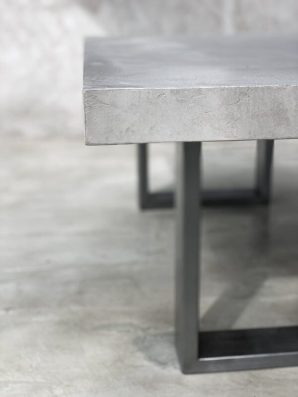 Table basse béton ciré sur mesure - plateau béton ciré - pieds métal ou bois - L’atelier Place est spécialisé dans la réalisation de mobilier d’intérieur sur mesure en béton ciré L’atelier Place est spécialisé dans la réalisation de mobilier d’intérieur sur mesure en béton ciré. Table basse béton ciré entièrement réalisée à la main et personnalisable. Table basse béton ciré sur mesure - plateau béton ciré - pieds métal ou bois- : table , table basse , meuble tv , desserte … C’est Innovant ! Grâce à la mise au point d’un concept innovant aussi bien dans la matière que dans la structure, les meubles béton ciré sont léger et facile d’entretien - Du choix ! Décliné dans une multitude de couleurs, de formes et de dimensions, le design est épuré et élégant, il répondra à toutes les attentes et les exigences de décorations - Unique ! Le rendu de la matière confère un aspect unique à chaque meuble. La vaste gamme de piètements proposés est personnalisable et les dimensions infinies pour personnaliser son meuble - Handmade ! Tous les meubles sont conçus et réalisés à la main de la tête aux pieds .Fabriqué sous 10 jours puis expédiés dans toute la France . Le béton ciré est un matériau moderne et esthétique qui combine l’apparence du béton avec une finition lisse et brillante. Il est souvent utilisé pour les revêtements de sols, murs, meubles, et même les plans de travail en raison de son aspect contemporain et de ses propriétés pratiques. Le béton ciré est apprécié pour sa résistance, sa durabilité et sa facilité d’entretien. Il est composé de béton, de pigments, de résines et d’autres additifs qui permettent de créer une finition lisse et uniforme BETON CIRE - TABLE -TABLE A DINER - TABLE SUR MESURE – TABLE BETON CIRE - TABLE REUNION - TABLE BASSE SUR MESURE – TABLE - BASSE BETON CIRE - TABLE BASSE – MEUBLE - MOBILIER SUR MESURE - MOBILIER BETON CIRE - FAIT MAIN – HANDMADE - PIEDS TABLE – PIEDS METAL - ILOT CENTRAL – BUREAU – SALON - SUR MESURE – DECORATION - DESIGN – MEUBLE - TABLE DE DINER – CUISINE – COMPTEMPORAIN - BOHEME CHIC - table béton ciré sur mesure - table fait main - table à diner - table repas - table salle à manger