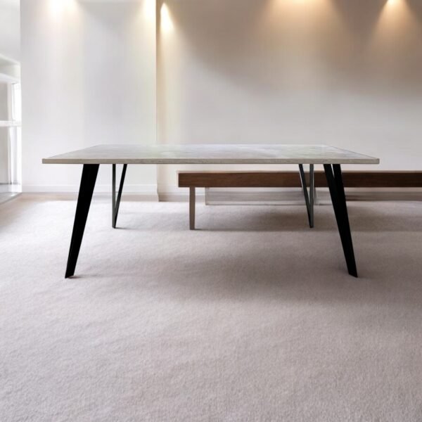 Table béton ciré sur mesure - plateau béton ciré - pieds métal ou bois - L’atelier Place est spécialisé dans la réalisation de mobilier d’intérieur sur mesure en béton ciré