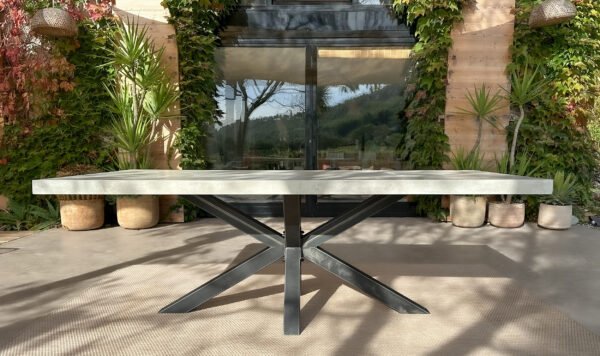 Table béton ciré sur mesure pied Mikado métal