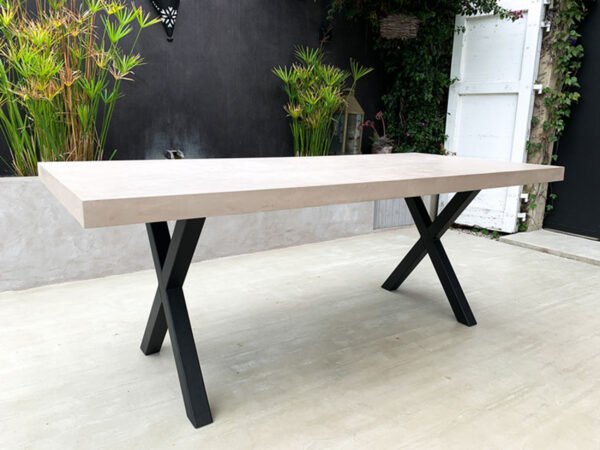 Table béton ciré sur mesure - plateau béton ciré - pieds métal ou bois - L’atelier Place est spécialisé dans la réalisation de mobilier d’intérieur sur mesure en béton ciré L’atelier Place est spécialisé dans la réalisation de mobilier d’intérieur sur mesure en béton ciré. Table béton ciré entièrement réalisée à la main et personnalisable. Table béton ciré sur mesure - plateau béton ciré - pieds métal ou bois- L’atelier Place est spécialisé dans la réalisation de mobilier d’intérieur sur mesure en béton ciré : table , table basse , meuble tv , desserte … C’est Innovant ! Grâce à la mise au point d’un concept innovant aussi bien dans la matière que dans la structure, les meubles béton ciré sont léger et facile d’entretien - Du choix ! Décliné dans une multitude de couleurs, de formes et de dimensions, le design est épuré et élégant, il répondra à toutes les attentes et les exigences de décorations - Unique ! Le rendu de la matière confère un aspect unique à chaque meuble. La vaste gamme de piètements proposés est personnalisable et les dimensions infinies pour personnaliser son meuble - Handmade ! Tous les meubles sont conçus et réalisés à la main de la tête aux pieds .Fabriqué sous 10 jours puis expédiés dans toute la France . Le béton ciré est un matériau moderne et esthétique qui combine l’apparence du béton avec une finition lisse et brillante. Il est souvent utilisé pour les revêtements de sols, murs, meubles, et même les plans de travail en raison de son aspect contemporain et de ses propriétés pratiques. Le béton ciré est apprécié pour sa résistance, sa durabilité et sa facilité d’entretien. Il est composé de béton, de pigments, de résines et d’autres additifs qui permettent de créer une finition lisse et uniforme BETON CIRE - TABLE -TABLE A DINER - TABLE SUR MESURE – TABLE BETON CIRE - TABLE REUNION - TABLE BASSE SUR MESURE – TABLE - BASSE BETON CIRE - TABLE BASSE – MEUBLE - MOBILIER SUR MESURE - MOBILIER BETON CIRE - FAIT MAIN – HANDMADE - PIEDS TABLE – PIEDS METAL - ILOT CENTRAL – BUREAU – SALON - SUR MESURE – DECORATION - DESIGN – MEUBLE - TABLE DE DINER – CUISINE – COMPTEMPORAIN - BOHEME CHIC - table béton ciré sur mesure - table fait main - table à diner - table repas - table salle à manger