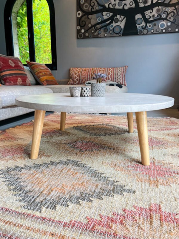Table basse ronde béton ciré sur mesure - plateau béton ciré - pieds métal ou bois - L’atelier Place est spécialisé dans la réalisation de mobilier d’intérieur sur mesure en béton ciré L’atelier Place est spécialisé dans la réalisation de mobilier d’intérieur sur mesure en béton ciré. Table basse béton ciré entièrement réalisée à la main et personnalisable. Table basse béton ciré sur mesure - plateau béton ciré - pieds métal ou bois- : table , table basse , meuble tv , desserte … C’est Innovant ! Grâce à la mise au point d’un concept innovant aussi bien dans la matière que dans la structure, les meubles béton ciré sont léger et facile d’entretien - Du choix ! Décliné dans une multitude de couleurs, de formes et de dimensions, le design est épuré et élégant, il répondra à toutes les attentes et les exigences de décorations - Unique ! Le rendu de la matière confère un aspect unique à chaque meuble. La vaste gamme de piètements proposés est personnalisable et les dimensions infinies pour personnaliser son meuble - Handmade ! Tous les meubles sont conçus et réalisés à la main de la tête aux pieds .Fabriqué sous 10 jours puis expédiés dans toute la France . Le béton ciré est un matériau moderne et esthétique qui combine l’apparence du béton avec une finition lisse et brillante. Il est souvent utilisé pour les revêtements de sols, murs, meubles, et même les plans de travail en raison de son aspect contemporain et de ses propriétés pratiques. Le béton ciré est apprécié pour sa résistance, sa durabilité et sa facilité d’entretien. Il est composé de béton, de pigments, de résines et d’autres additifs qui permettent de créer une finition lisse et uniforme BETON CIRE - TABLE -TABLE A DINER - TABLE SUR MESURE – TABLE BETON CIRE - TABLE REUNION - TABLE BASSE SUR MESURE – TABLE - BASSE BETON CIRE - TABLE BASSE – MEUBLE - MOBILIER SUR MESURE - MOBILIER BETON CIRE - FAIT MAIN – HANDMADE - PIEDS TABLE – PIEDS METAL - ILOT CENTRAL – BUREAU – SALON - SUR MESURE – DECORATION - DESIGN – MEUBLE - TABLE DE DINER – CUISINE – COMPTEMPORAIN - BOHEME CHIC - table béton ciré sur mesure - table fait main - table à diner - table repas - table salle à manger
