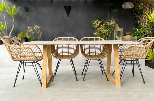 L’atelier Place est spécialisé dans la réalisation de mobilier d’intérieur sur mesure en béton ciré. Table béton ciré entièrement réalisée à la main et personnalisable. Table béton ciré sur mesure - plateau béton ciré - pieds métal ou bois- L’atelier Place est spécialisé dans la réalisation de mobilier d’intérieur sur mesure en béton ciré : table , table basse , meuble tv , desserte … C’est Innovant ! Grâce à la mise au point d’un concept innovant aussi bien dans la matière que dans la structure, les meubles béton ciré sont léger et facile d’entretien - Du choix ! Décliné dans une multitude de couleurs, de formes et de dimensions, le design est épuré et élégant, il répondra à toutes les attentes et les exigences de décorations - Unique ! Le rendu de la matière confère un aspect unique à chaque meuble. La vaste gamme de piètements proposés est personnalisable et les dimensions infinies pour personnaliser son meuble - Handmade ! Tous les meubles sont conçus et réalisés à la main de la tête aux pieds .Fabriqué sous 10 jours puis expédiés dans toute la France . Le béton ciré est un matériau moderne et esthétique qui combine l’apparence du béton avec une finition lisse et brillante. Il est souvent utilisé pour les revêtements de sols, murs, meubles, et même les plans de travail en raison de son aspect contemporain et de ses propriétés pratiques. Le béton ciré est apprécié pour sa résistance, sa durabilité et sa facilité d’entretien. Il est composé de béton, de pigments, de résines et d’autres additifs qui permettent de créer une finition lisse et uniforme BETON CIRE - TABLE -TABLE A DINER - TABLE SUR MESURE – TABLE BETON CIRE - TABLE REUNION - TABLE BASSE SUR MESURE – TABLE - BASSE BETON CIRE - TABLE BASSE – MEUBLE - MOBILIER SUR MESURE - MOBILIER BETON CIRE - FAIT MAIN – HANDMADE - PIEDS TABLE – PIEDS METAL - ILOT CENTRAL – BUREAU – SALON - SUR MESURE – DECORATION - DESIGN – MEUBLE - TABLE DE DINER – CUISINE – COMPTEMPORAIN - BOHEME CHIC - table béton ciré sur mesure - table fait main - table à diner - table repas - table salle à manger