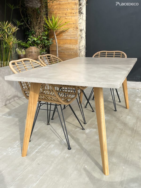 Table béton ciré sur mesure - plateau béton ciré - pieds bois- L’atelier Place est spécialisé dans la réalisation de mobilier d’intérieur sur mesure en béton ciré