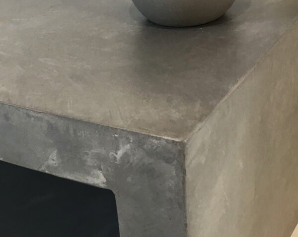 Table basse béton ciré - banc Béton ciré Table basse béton ciré sur mesure - plateau béton ciré - pieds métal ou bois - L’atelier Place est spécialisé dans la réalisation de mobilier d’intérieur sur mesure en béton ciré L’atelier Place est spécialisé dans la réalisation de mobilier d’intérieur sur mesure en béton ciré. Table basse béton ciré entièrement réalisée à la main et personnalisable. Table basse béton ciré sur mesure - plateau béton ciré - pieds métal ou bois- : table , table basse , meuble tv , desserte … C’est Innovant ! Grâce à la mise au point d’un concept innovant aussi bien dans la matière que dans la structure, les meubles béton ciré sont léger et facile d’entretien - Du choix ! Décliné dans une multitude de couleurs, de formes et de dimensions, le design est épuré et élégant, il répondra à toutes les attentes et les exigences de décorations - Unique ! Le rendu de la matière confère un aspect unique à chaque meuble. La vaste gamme de piètements proposés est personnalisable et les dimensions infinies pour personnaliser son meuble - Handmade ! Tous les meubles sont conçus et réalisés à la main de la tête aux pieds .Fabriqué sous 10 jours puis expédiés dans toute la France . Le béton ciré est un matériau moderne et esthétique qui combine l’apparence du béton avec une finition lisse et brillante. Il est souvent utilisé pour les revêtements de sols, murs, meubles, et même les plans de travail en raison de son aspect contemporain et de ses propriétés pratiques. Le béton ciré est apprécié pour sa résistance, sa durabilité et sa facilité d’entretien. Il est composé de béton, de pigments, de résines et d’autres additifs qui permettent de créer une finition lisse et uniforme BETON CIRE - TABLE -TABLE A DINER - TABLE SUR MESURE – TABLE BETON CIRE - TABLE REUNION - TABLE BASSE SUR MESURE – TABLE - BASSE BETON CIRE - TABLE BASSE – MEUBLE - MOBILIER SUR MESURE - MOBILIER BETON CIRE - FAIT MAIN – HANDMADE - PIEDS TABLE – PIEDS METAL - ILOT CENTRAL – BUREAU – SALON - SUR MESURE – DECORATION - DESIGN – MEUBLE - TABLE DE DINER – CUISINE – COMPTEMPORAIN - BOHEME CHIC - table béton ciré sur mesure - table fait main - table à diner - table repas - table salle à manger