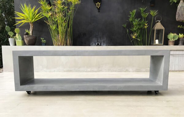Table basse béton ciré sur mesure - plateau béton ciré - pieds métal ou bois - L’atelier Place est spécialisé dans la réalisation de mobilier d’intérieur sur mesure en béton ciré L’atelier Place est spécialisé dans la réalisation de mobilier d’intérieur sur mesure en béton ciré. Table basse béton ciré entièrement réalisée à la main et personnalisable. Table basse béton ciré sur mesure - plateau béton ciré - pieds métal ou bois- : table , table basse , meuble tv , desserte … C’est Innovant ! Grâce à la mise au point d’un concept innovant aussi bien dans la matière que dans la structure, les meubles béton ciré sont léger et facile d’entretien - Du choix ! Décliné dans une multitude de couleurs, de formes et de dimensions, le design est épuré et élégant, il répondra à toutes les attentes et les exigences de décorations - Unique ! Le rendu de la matière confère un aspect unique à chaque meuble. La vaste gamme de piètements proposés est personnalisable et les dimensions infinies pour personnaliser son meuble - Handmade ! Tous les meubles sont conçus et réalisés à la main de la tête aux pieds .Fabriqué sous 10 jours puis expédiés dans toute la France . Le béton ciré est un matériau moderne et esthétique qui combine l’apparence du béton avec une finition lisse et brillante. Il est souvent utilisé pour les revêtements de sols, murs, meubles, et même les plans de travail en raison de son aspect contemporain et de ses propriétés pratiques. Le béton ciré est apprécié pour sa résistance, sa durabilité et sa facilité d’entretien. Il est composé de béton, de pigments, de résines et d’autres additifs qui permettent de créer une finition lisse et uniforme BETON CIRE - TABLE -TABLE A DINER - TABLE SUR MESURE – TABLE BETON CIRE - TABLE REUNION - TABLE BASSE SUR MESURE – TABLE - BASSE BETON CIRE - TABLE BASSE – MEUBLE - MOBILIER SUR MESURE - MOBILIER BETON CIRE - FAIT MAIN – HANDMADE - PIEDS TABLE – PIEDS METAL - ILOT CENTRAL – BUREAU – SALON - SUR MESURE – DECORATION - DESIGN – MEUBLE - TABLE DE DINER – CUISINE – COMPTEMPORAIN - BOHEME CHIC - table béton ciré sur mesure - table fait main - table à diner - table repas - table salle à manger