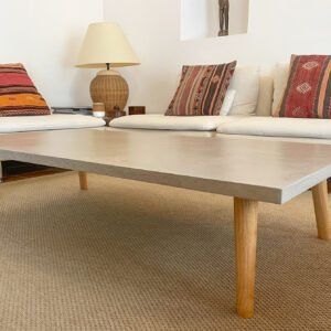 Table basse béton ciré sur mesure - plateau béton ciré - pieds métal ou bois - L’atelier Place est spécialisé dans la réalisation de mobilier d’intérieur sur mesure en béton ciré L’atelier Place est spécialisé dans la réalisation de mobilier d’intérieur sur mesure en béton ciré. Table basse béton ciré entièrement réalisée à la main et personnalisable. Table basse béton ciré sur mesure - plateau béton ciré - pieds métal ou bois- : table , table basse , meuble tv , desserte … C’est Innovant ! Grâce à la mise au point d’un concept innovant aussi bien dans la matière que dans la structure, les meubles béton ciré sont léger et facile d’entretien - Du choix ! Décliné dans une multitude de couleurs, de formes et de dimensions, le design est épuré et élégant, il répondra à toutes les attentes et les exigences de décorations - Unique ! Le rendu de la matière confère un aspect unique à chaque meuble. La vaste gamme de piètements proposés est personnalisable et les dimensions infinies pour personnaliser son meuble - Handmade ! Tous les meubles sont conçus et réalisés à la main de la tête aux pieds .Fabriqué sous 10 jours puis expédiés dans toute la France . Le béton ciré est un matériau moderne et esthétique qui combine l’apparence du béton avec une finition lisse et brillante. Il est souvent utilisé pour les revêtements de sols, murs, meubles, et même les plans de travail en raison de son aspect contemporain et de ses propriétés pratiques. Le béton ciré est apprécié pour sa résistance, sa durabilité et sa facilité d’entretien. Il est composé de béton, de pigments, de résines et d’autres additifs qui permettent de créer une finition lisse et uniforme BETON CIRE - TABLE -TABLE A DINER - TABLE SUR MESURE – TABLE BETON CIRE - TABLE REUNION - TABLE BASSE SUR MESURE – TABLE - BASSE BETON CIRE - TABLE BASSE – MEUBLE - MOBILIER SUR MESURE - MOBILIER BETON CIRE - FAIT MAIN – HANDMADE - PIEDS TABLE – PIEDS METAL - ILOT CENTRAL – BUREAU – SALON - SUR MESURE – DECORATION - DESIGN – MEUBLE - TABLE DE DINER – CUISINE – COMPTEMPORAIN - BOHEME CHIC - table béton ciré sur mesure - table fait main - table à diner - table repas - table salle à manger