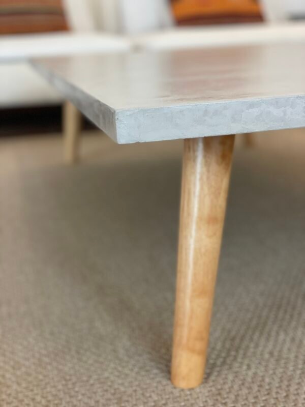 Table basse béton ciré sur mesure - plateau béton ciré - pieds métal ou bois - L’atelier Place est spécialisé dans la réalisation de mobilier d’intérieur sur mesure en béton ciré L’atelier Place est spécialisé dans la réalisation de mobilier d’intérieur sur mesure en béton ciré. Table basse béton ciré entièrement réalisée à la main et personnalisable. Table basse béton ciré sur mesure - plateau béton ciré - pieds métal ou bois- : table , table basse , meuble tv , desserte … C’est Innovant ! Grâce à la mise au point d’un concept innovant aussi bien dans la matière que dans la structure, les meubles béton ciré sont léger et facile d’entretien - Du choix ! Décliné dans une multitude de couleurs, de formes et de dimensions, le design est épuré et élégant, il répondra à toutes les attentes et les exigences de décorations - Unique ! Le rendu de la matière confère un aspect unique à chaque meuble. La vaste gamme de piètements proposés est personnalisable et les dimensions infinies pour personnaliser son meuble - Handmade ! Tous les meubles sont conçus et réalisés à la main de la tête aux pieds .Fabriqué sous 10 jours puis expédiés dans toute la France . Le béton ciré est un matériau moderne et esthétique qui combine l’apparence du béton avec une finition lisse et brillante. Il est souvent utilisé pour les revêtements de sols, murs, meubles, et même les plans de travail en raison de son aspect contemporain et de ses propriétés pratiques. Le béton ciré est apprécié pour sa résistance, sa durabilité et sa facilité d’entretien. Il est composé de béton, de pigments, de résines et d’autres additifs qui permettent de créer une finition lisse et uniforme BETON CIRE - TABLE -TABLE A DINER - TABLE SUR MESURE – TABLE BETON CIRE - TABLE REUNION - TABLE BASSE SUR MESURE – TABLE - BASSE BETON CIRE - TABLE BASSE – MEUBLE - MOBILIER SUR MESURE - MOBILIER BETON CIRE - FAIT MAIN – HANDMADE - PIEDS TABLE – PIEDS METAL - ILOT CENTRAL – BUREAU – SALON - SUR MESURE – DECORATION - DESIGN – MEUBLE - TABLE DE DINER – CUISINE – COMPTEMPORAIN - BOHEME CHIC - table béton ciré sur mesure - table fait main - table à diner - table repas - table salle à manger