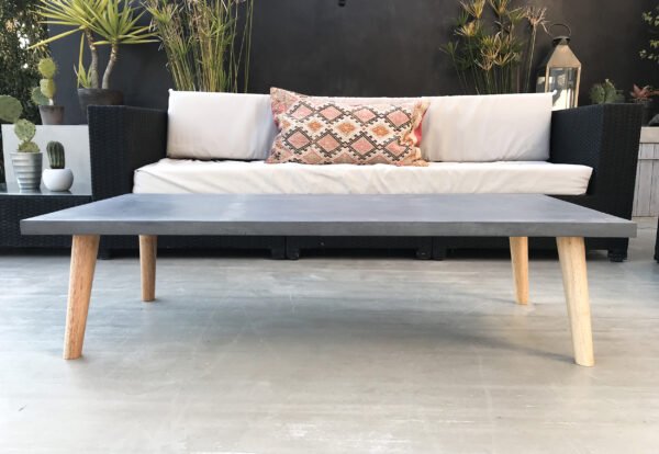 Table basse béton ciré sur mesure - plateau béton ciré - pieds métal ou bois - L’atelier Place est spécialisé dans la réalisation de mobilier d’intérieur sur mesure en béton ciré L’atelier Place est spécialisé dans la réalisation de mobilier d’intérieur sur mesure en béton ciré. Table basse béton ciré entièrement réalisée à la main et personnalisable. Table basse béton ciré sur mesure - plateau béton ciré - pieds métal ou bois- : table , table basse , meuble tv , desserte … C’est Innovant ! Grâce à la mise au point d’un concept innovant aussi bien dans la matière que dans la structure, les meubles béton ciré sont léger et facile d’entretien - Du choix ! Décliné dans une multitude de couleurs, de formes et de dimensions, le design est épuré et élégant, il répondra à toutes les attentes et les exigences de décorations - Unique ! Le rendu de la matière confère un aspect unique à chaque meuble. La vaste gamme de piètements proposés est personnalisable et les dimensions infinies pour personnaliser son meuble - Handmade ! Tous les meubles sont conçus et réalisés à la main de la tête aux pieds .Fabriqué sous 10 jours puis expédiés dans toute la France . Le béton ciré est un matériau moderne et esthétique qui combine l’apparence du béton avec une finition lisse et brillante. Il est souvent utilisé pour les revêtements de sols, murs, meubles, et même les plans de travail en raison de son aspect contemporain et de ses propriétés pratiques. Le béton ciré est apprécié pour sa résistance, sa durabilité et sa facilité d’entretien. Il est composé de béton, de pigments, de résines et d’autres additifs qui permettent de créer une finition lisse et uniforme BETON CIRE - TABLE -TABLE A DINER - TABLE SUR MESURE – TABLE BETON CIRE - TABLE REUNION - TABLE BASSE SUR MESURE – TABLE - BASSE BETON CIRE - TABLE BASSE – MEUBLE - MOBILIER SUR MESURE - MOBILIER BETON CIRE - FAIT MAIN – HANDMADE - PIEDS TABLE – PIEDS METAL - ILOT CENTRAL – BUREAU – SALON - SUR MESURE – DECORATION - DESIGN – MEUBLE - TABLE DE DINER – CUISINE – COMPTEMPORAIN - BOHEME CHIC - table béton ciré sur mesure - table fait main - table à diner - table repas - table salle à manger